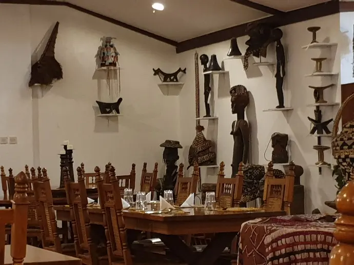 Carvings and spears displayed through the rooms at Masindi Hotel