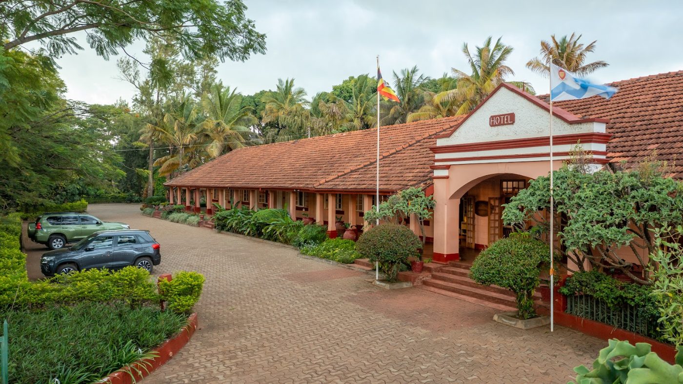 The drive and parking in front of Masindi Hotel
