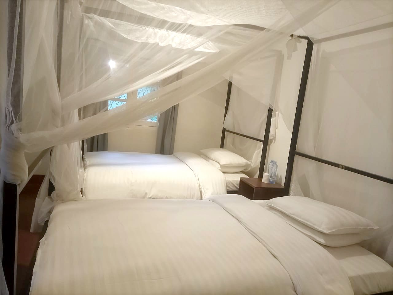 The twin bedroom in the Family House at Masindi Hotel